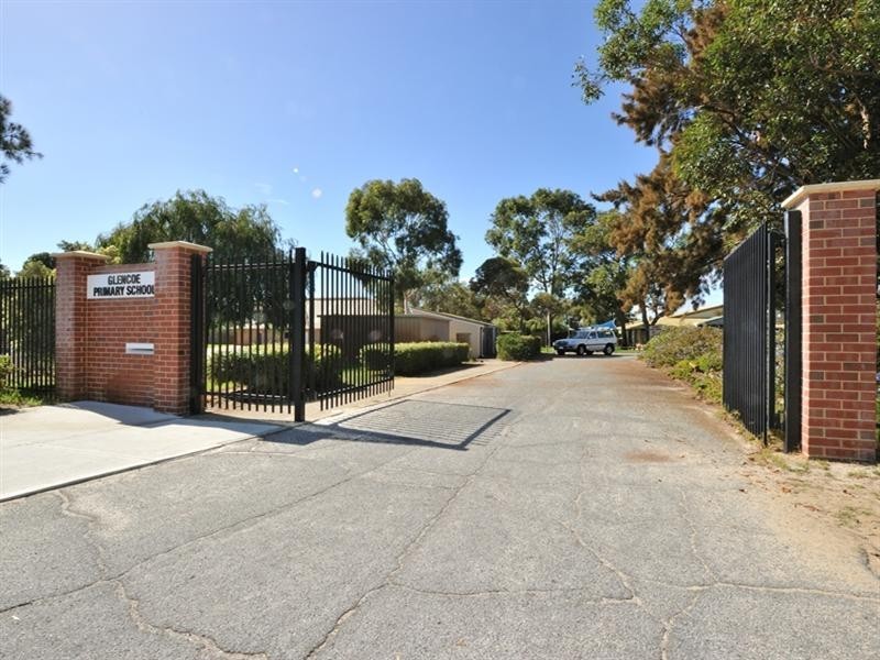 5B Nile Close, Halls Head WA 6210