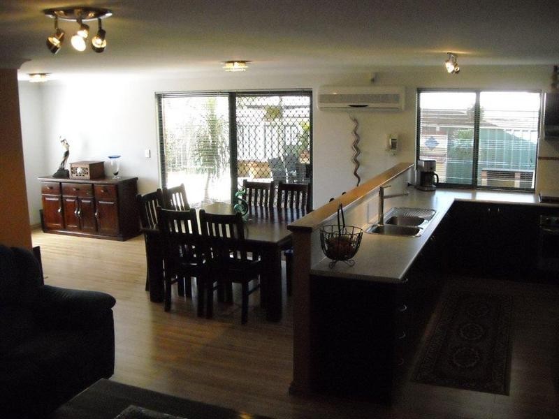 2 Peppertree Close, Wannanup WA 6210