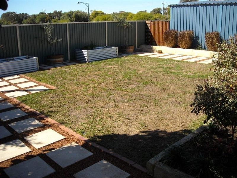 2 Peppertree Close, Wannanup WA 6210