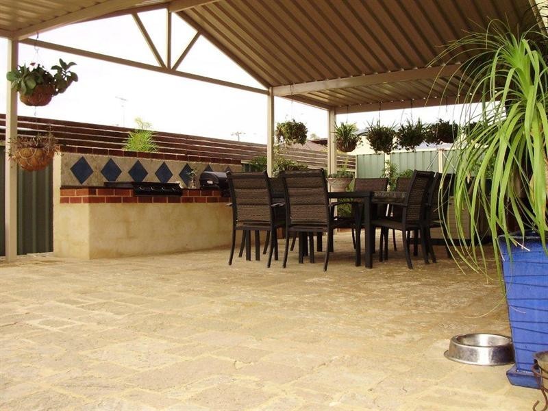 2 Peppertree Close, Wannanup WA 6210