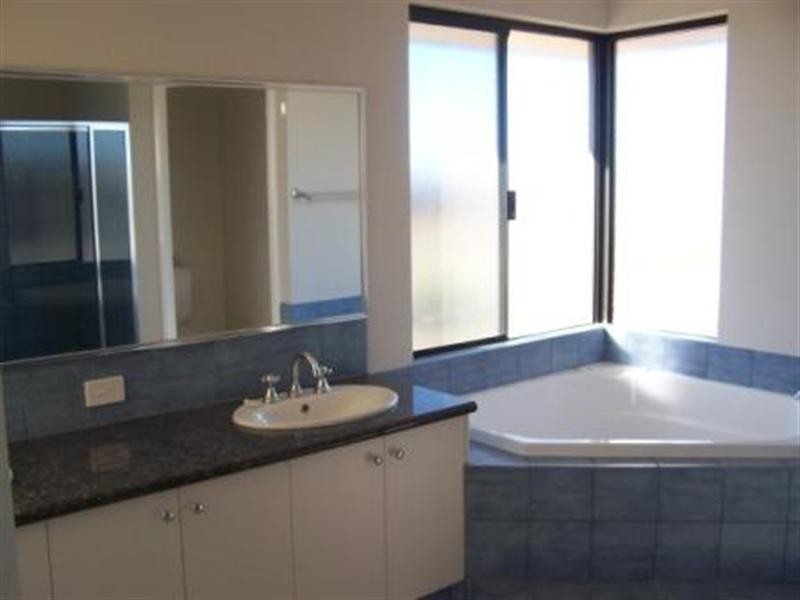 124 Sanctuary Circuit, Wannanup WA 6210