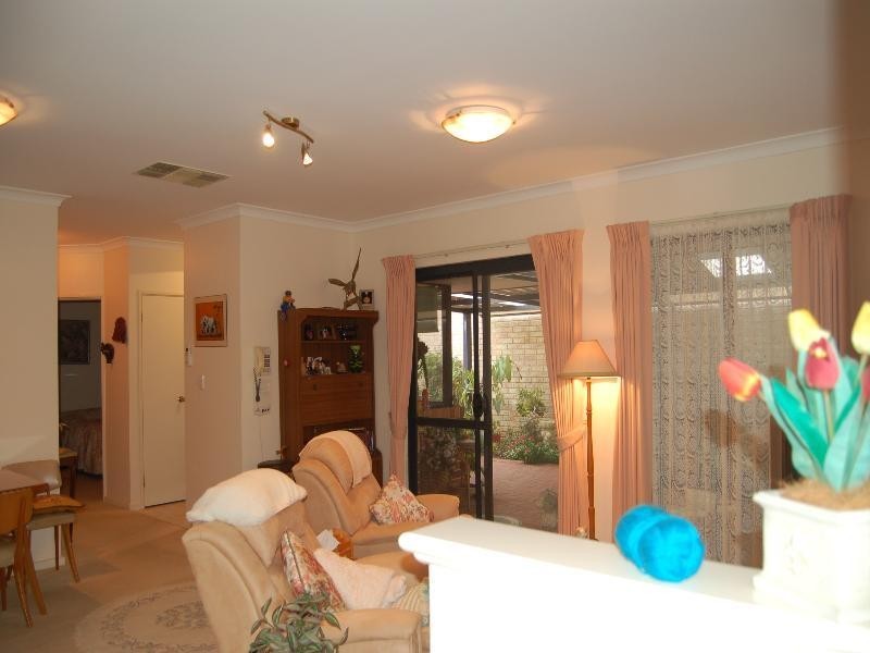 8 Cassia Street, Greenfields WA 6210