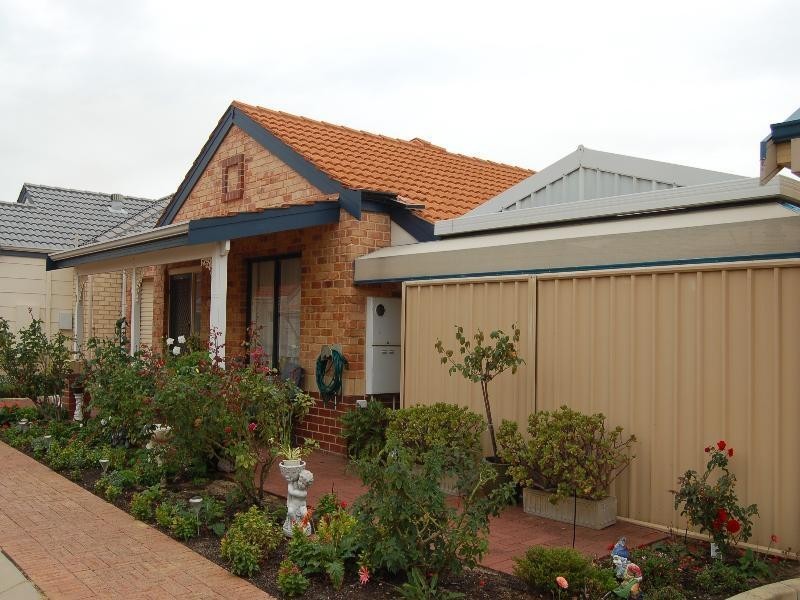 8 Cassia Street, Greenfields WA 6210