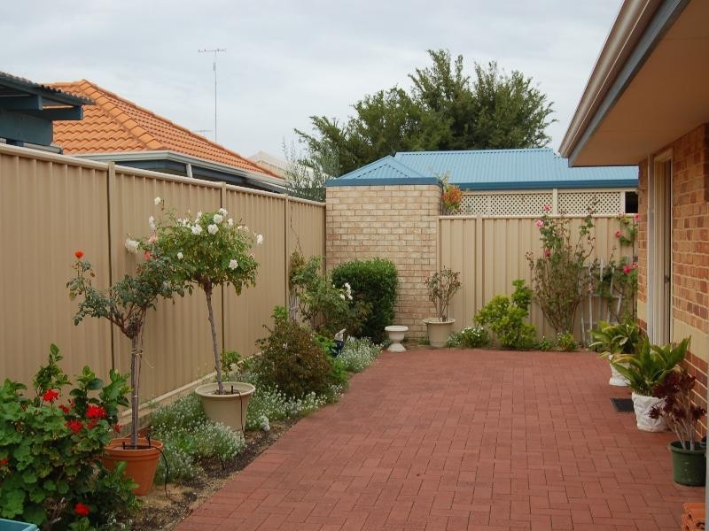 8 Cassia Street, Greenfields WA 6210