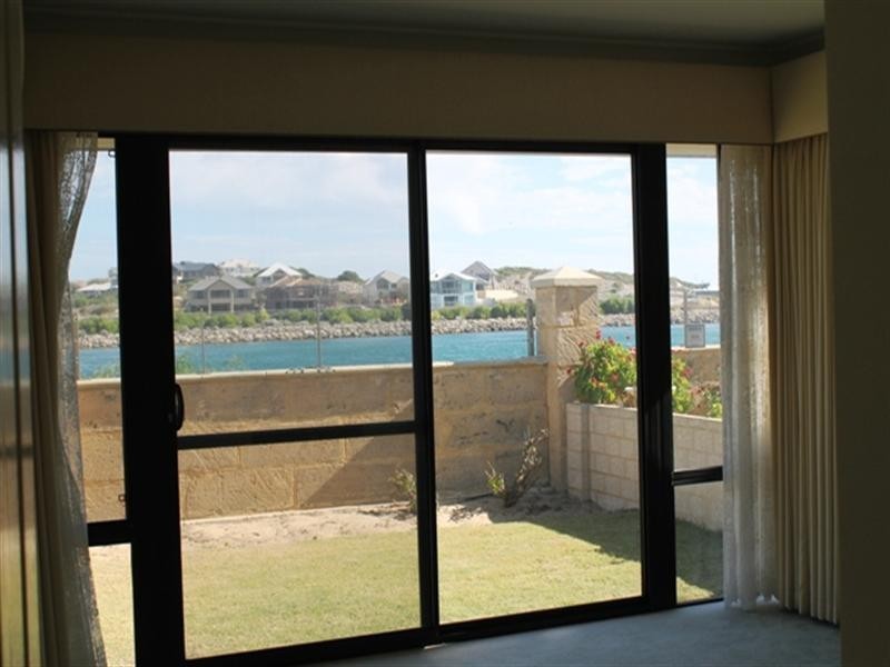 82 Voyager Close, Wannanup WA 6210