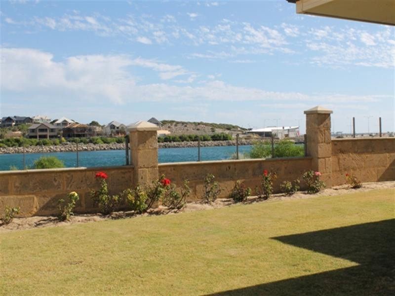 82 Voyager Close, Wannanup WA 6210