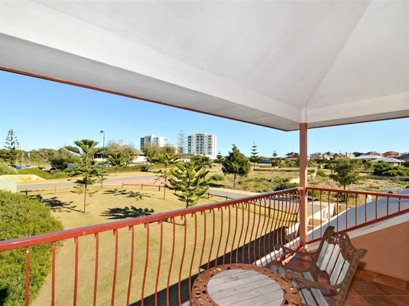 4 Lakeway Retreat, Dawesville WA 6211