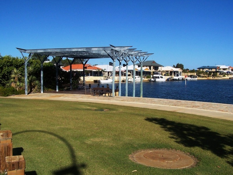 22 Heyerdahl Way, Dudley Park WA 6210