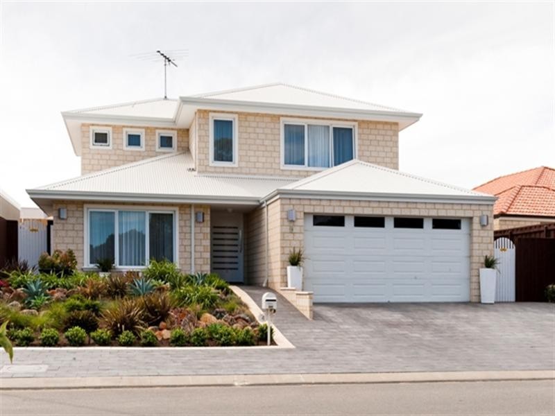 4 Torwood Edge, Halls Head WA 6210