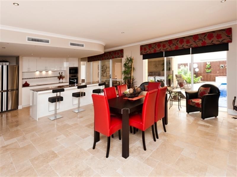 4 Torwood Edge, Halls Head WA 6210