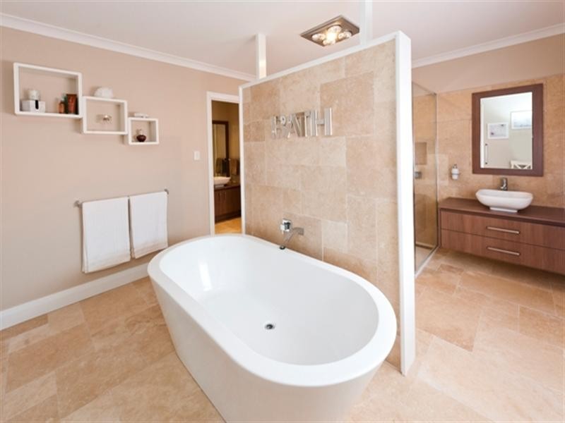 4 Torwood Edge, Halls Head WA 6210