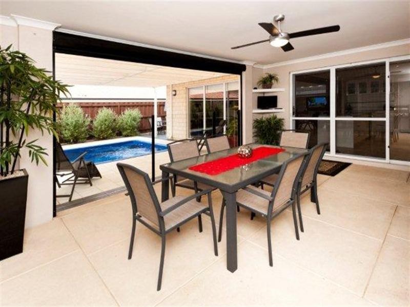 4 Torwood Edge, Halls Head WA 6210