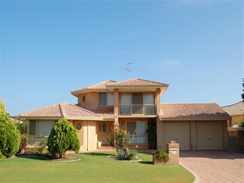 10 Leveque Loop, San Remo WA 6210