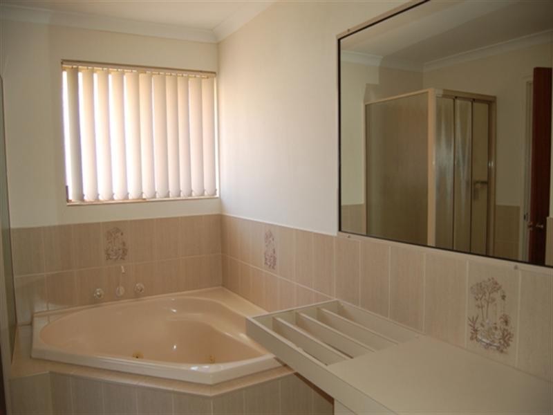 10 Leveque Loop, San Remo WA 6210