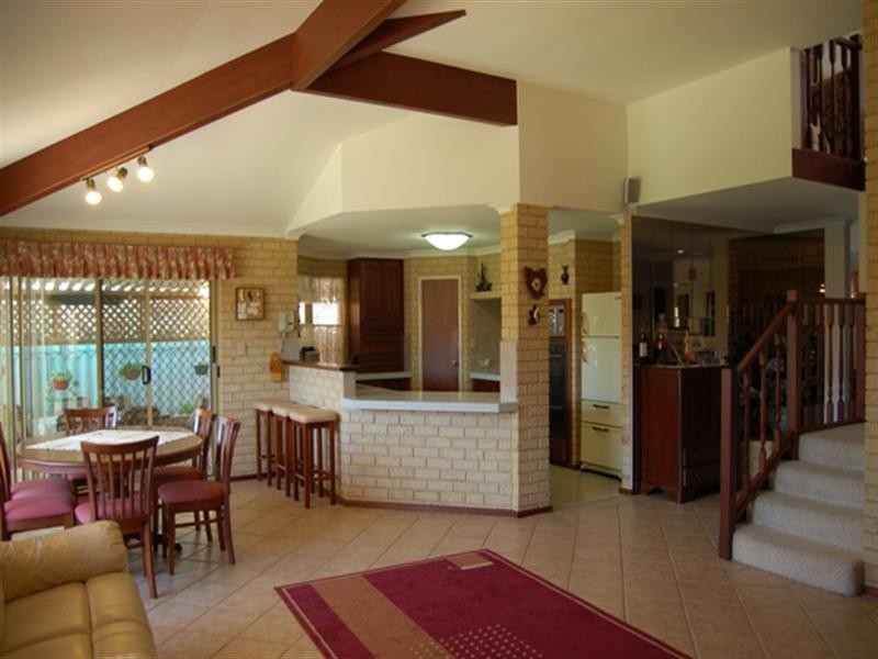 10 Leveque Loop, San Remo WA 6210