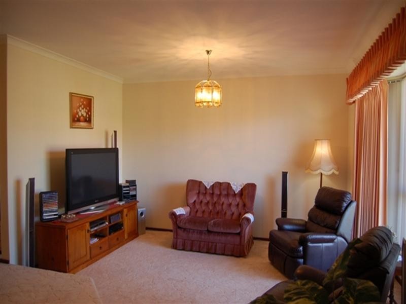 10 Leveque Loop, San Remo WA 6210