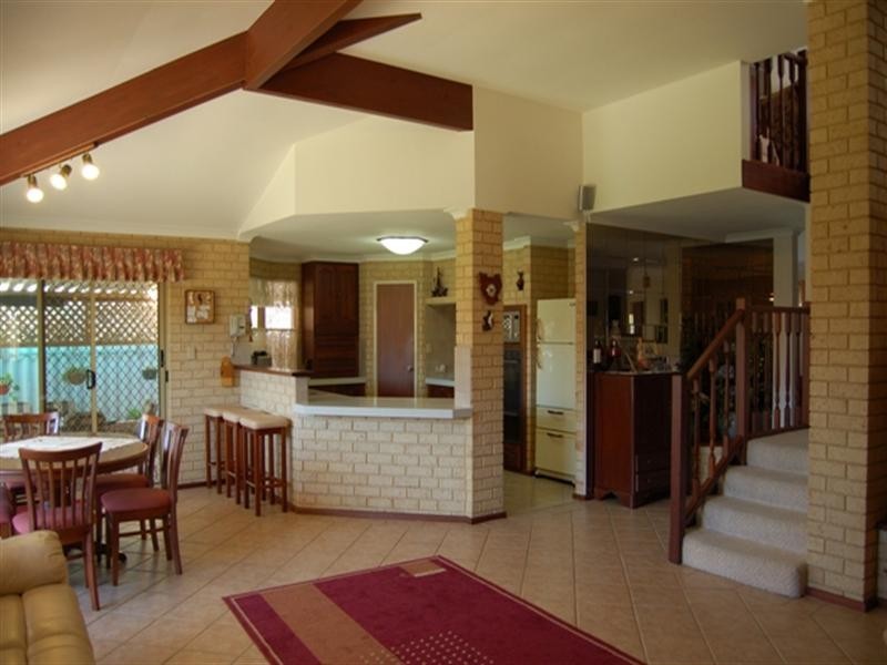 10 Leveque Loop, San Remo WA 6210