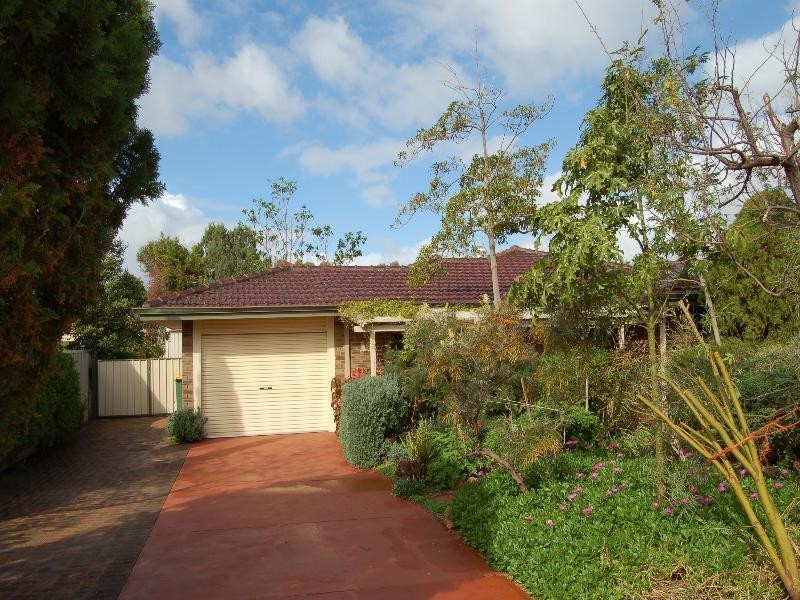 10 Gleneagles Place, Halls Head WA 6210