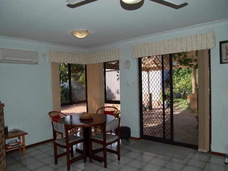 10 Gleneagles Place, Halls Head WA 6210