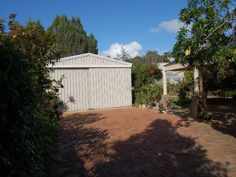 10 Gleneagles Place, Halls Head WA 6210