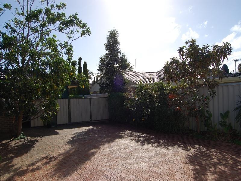 10 Gleneagles Place, Halls Head WA 6210