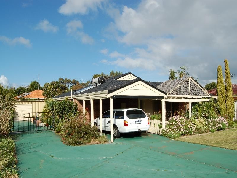 11 Gleneagles Place, Halls Head WA 6210