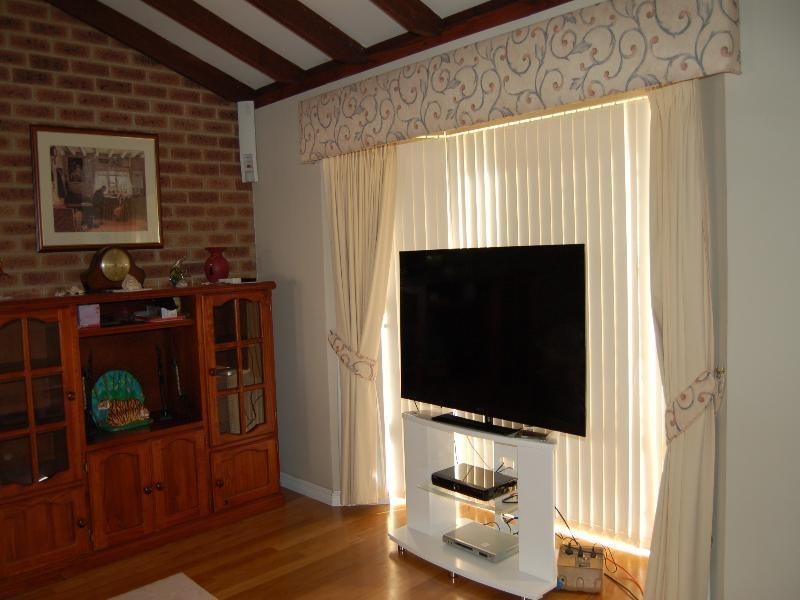 11 Gleneagles Place, Halls Head WA 6210