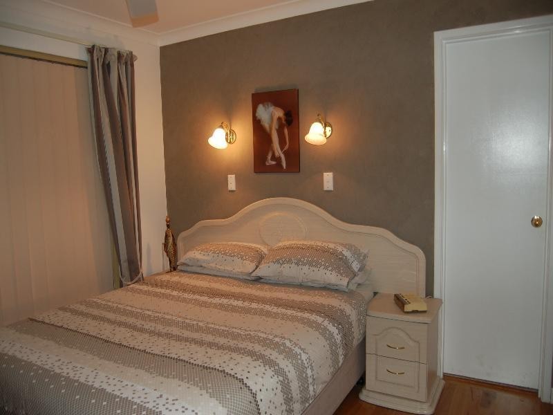 11 Gleneagles Place, Halls Head WA 6210