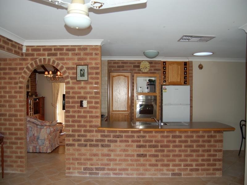 11 Gleneagles Place, Halls Head WA 6210