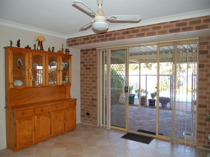 11 Gleneagles Place, Halls Head WA 6210