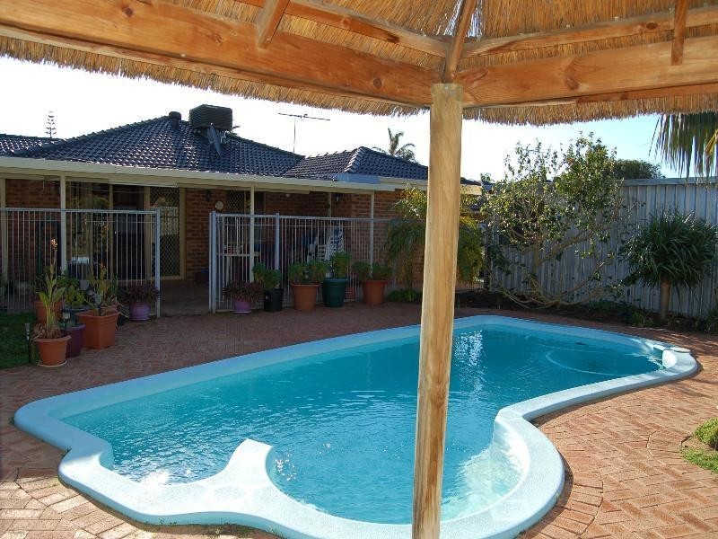 11 Gleneagles Place, Halls Head WA 6210