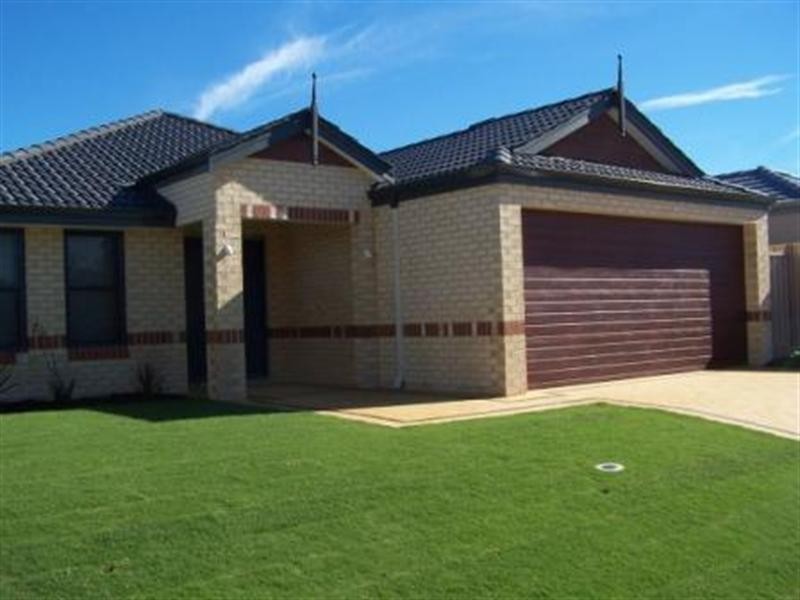 8 Wuraling Pass, Wannanup WA 6210