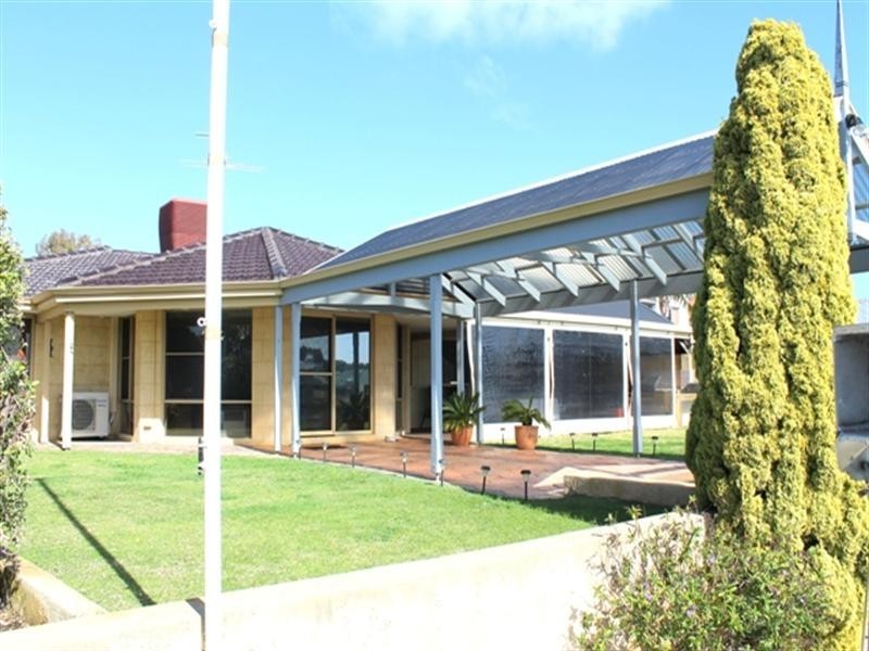 44 Waterside Drive, Dudley Park WA 6210