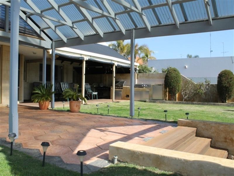 44 Waterside Drive, Dudley Park WA 6210