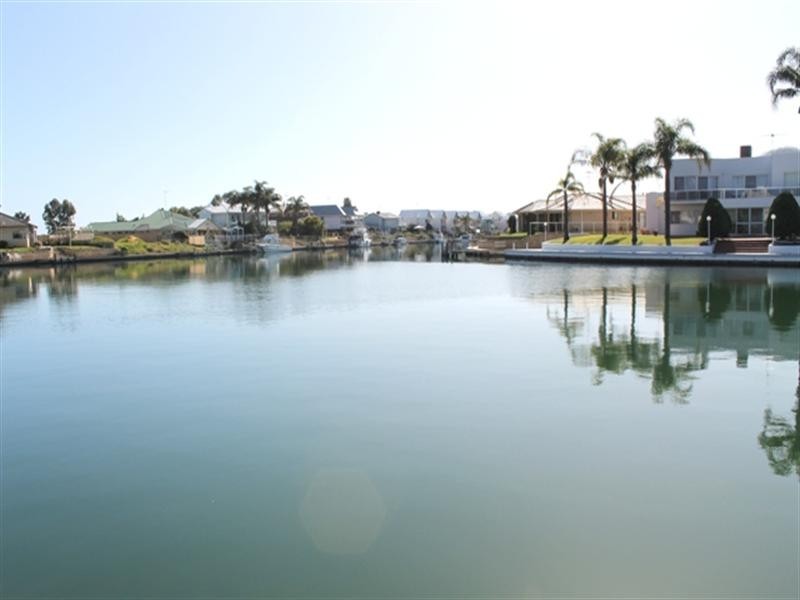 44 Waterside Drive, Dudley Park WA 6210