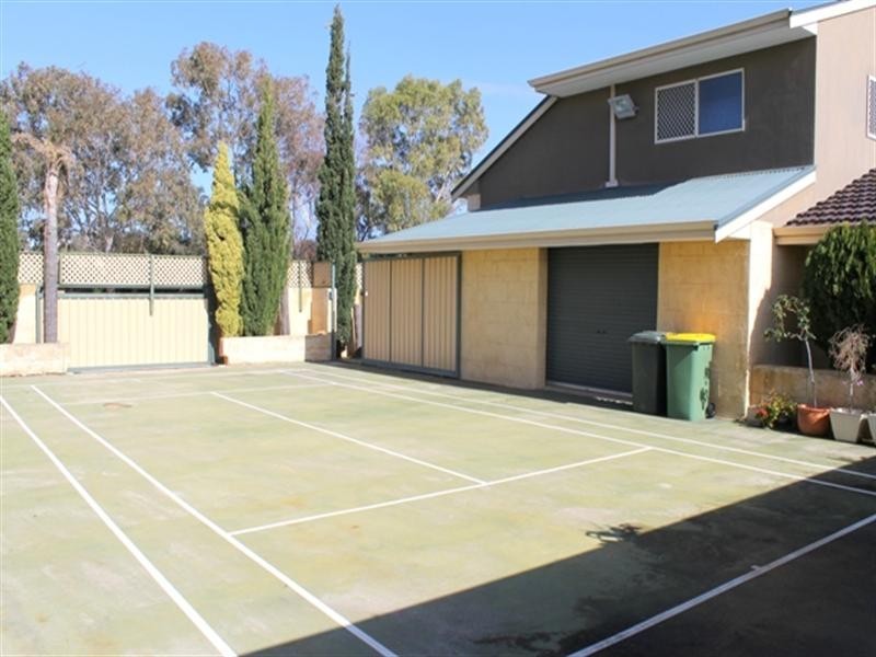 44 Waterside Drive, Dudley Park WA 6210