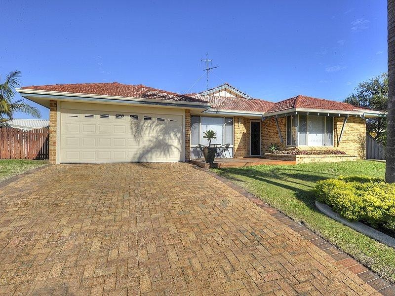 15 CHENNILE Vista, Halls Head WA 6210