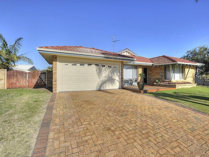 15 CHENNILE Vista, Halls Head WA 6210
