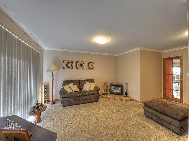 15 CHENNILE Vista, Halls Head WA 6210