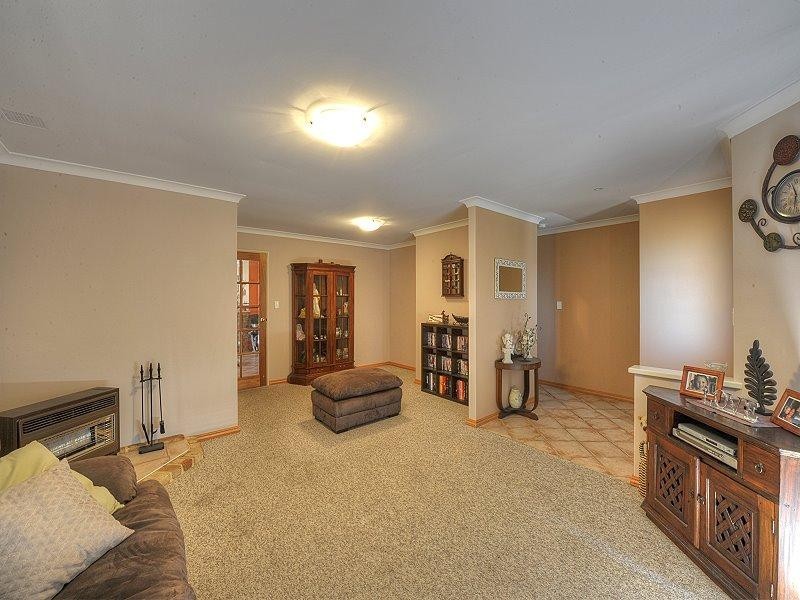 15 CHENNILE Vista, Halls Head WA 6210