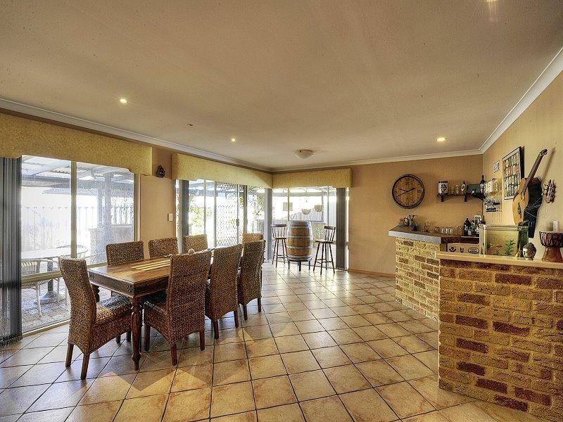 15 CHENNILE Vista, Halls Head WA 6210