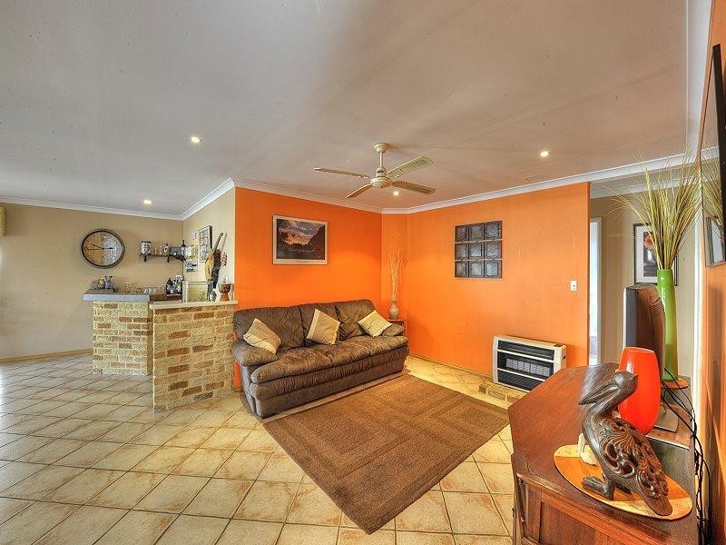 15 CHENNILE Vista, Halls Head WA 6210