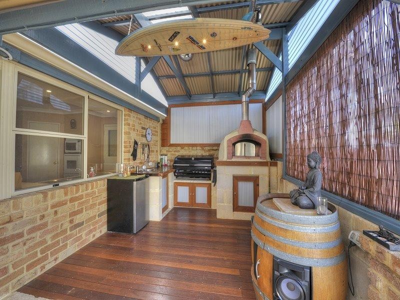 15 CHENNILE Vista, Halls Head WA 6210