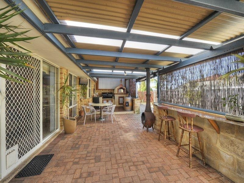 15 CHENNILE Vista, Halls Head WA 6210
