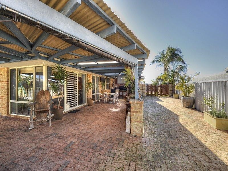 15 CHENNILE Vista, Halls Head WA 6210