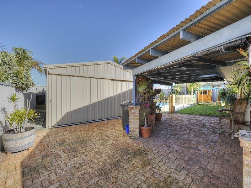 15 CHENNILE Vista, Halls Head WA 6210