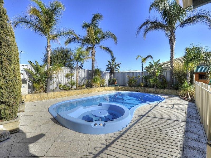 15 CHENNILE Vista, Halls Head WA 6210