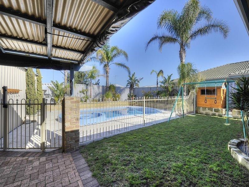 15 CHENNILE Vista, Halls Head WA 6210