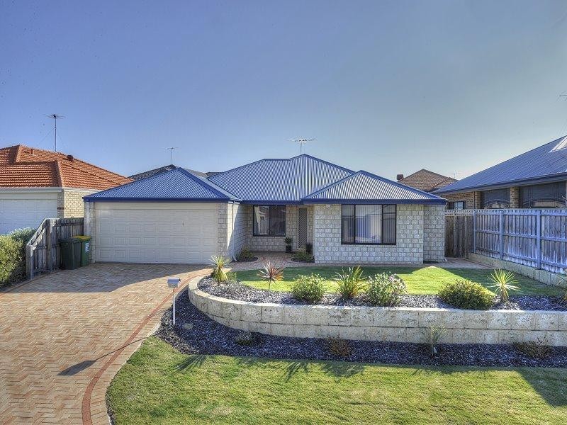18 Grasshill Grange, Halls Head WA 6210