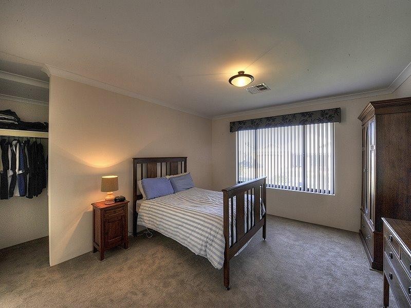 18 Grasshill Grange, Halls Head WA 6210